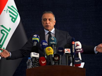 رئيس الوزراء العراقي مصطفى الكاظمي خلال مؤتمر صحافي في البصرة، 15 يوليو 2020 - AFP