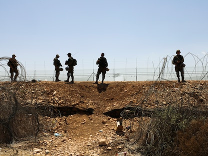 قوات إسرائيلية خلال عمليات البحث عن الأسرى الفلسطينيين الفارين من سجن جلبوع - قرية مقيبلة شمالاً - 9 سبتمبر 2021 - REUTERS