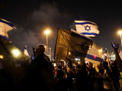 احتجاجات مناهضة للحكومة في إسرائيل بسبب أسلوب التعامل مع جائحة كورونا - REUTERS