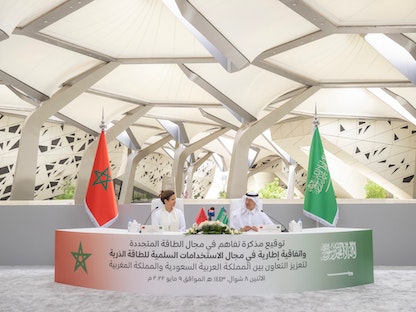 وزير الطاقة السعودي الأمير عبد العزيز بن سلمان رفقة وزيرة الانتقال الطاقي والتنمية المستدامة في المغرب الدكتورة ليلى بنعلي في الرياض. السعودية- 9 مايو 2022 - الشرق