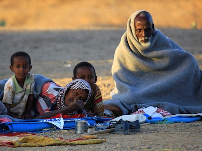 فارون من القتال في إقليم تيغراي يستريحون على الحدود السودانية الإثيوبية - 16 ديسمبر 2020 - REUTERS