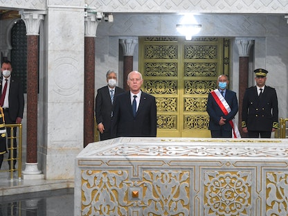 الرئيس التونسي قيس سعيد أمام ضريح الرئيس السابق الحبيب بورقيبة - 6 أبريل 2022 - facebook/Presidence.tn
