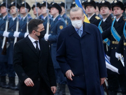 الرئيس الأوكراني فلوديمير زيلنسكي يستقبل نظيره التركي رجب طيب أردوغان في كييف، 3 فبراير 2022 - REUTERS