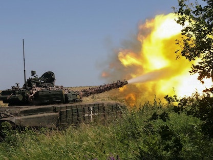 جنود أوكرانيون يطلقون النار باتجاه القوات الروسية يالقرب من الخطوط الأمامية في مدينة خاركوف بأوكرانيا، 6 يوليو 2023 - REUTERS