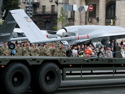 طائرة بدون طيار من طراز بيرقدار (Bayraktar) خلال العرض العسكري لعيد استقلال أوكرانيا في وسط كييف، 18 أغسطس 2021 - REUTERS