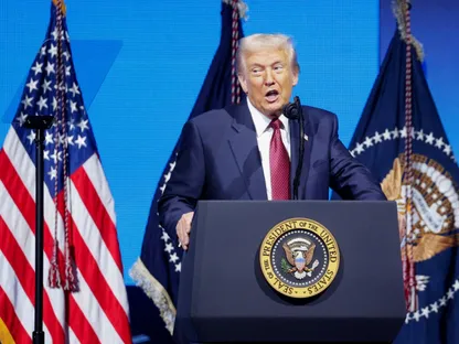 الرئيس الأميركي دونالد ترمب يلقي كلمة في منتدى الأعمال الأميركي في ميامي، فلوريدا، الولايات المتحدة، 5 نوفمبر 2025. - REUTERS