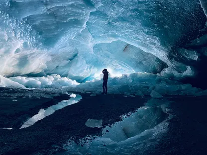 يقع داخل نهر مورتيراتش الجليدي في سويسرا كهف جليدي ضخم في مؤشر على تسارع ذوبان الأنهار الجليدية في جبال الألب - vaw.ethz.ch