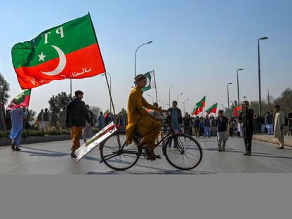 أنصار رئيس الوزراء الباكستاني السابق عمران خان يتظاهرون في بيشاور. 11 فبراير 2024 - AFP