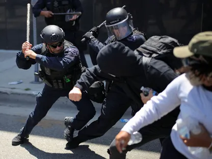 مع تصاعد الاحتجاجات.. ترمب: وجّهت بتحرير لوس أنجلوس من "غزو المهاجرين"