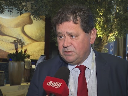 السفير البريطاني لدى السعودية نيل كرومبتون يتحدث إلى "الشرق" على هامش قمة "حوار المنامة"، البحرين، 20 نوفمبر 2021. - الشرق