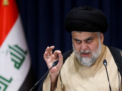 زعيم التيار الصدري في العراق مقتدى الصدر يتحدث بعد صدور نتائج الانتخابات النيابية. - REUTERS