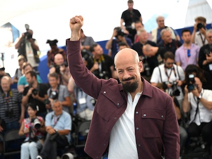 المخرج السويدي من أصل مصري طارق صالح مخرج فيلم "صبي من الجنة" - 21 مايو 2022. - AFP