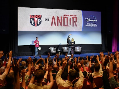 فعالية لديزني بلس تشمل عرض شعار فيلم حرب النجوم الجديد Andor - 24 أغسطس 2022 - Twitter/@StarWarsAndor
