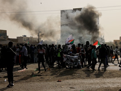 متظاهرون في مسيرة ضد الحكم العسكري في الخرطوم - السودان - 10 فبراير 2022 - REUTERS