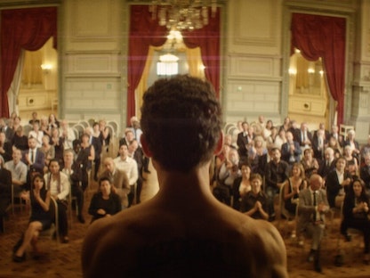مشهد من الفيلم التونسي المرشح لجائزة أوسكار "الرجل الذي باع ظهره" - metaforaproduction.com