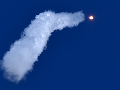 صاروخ روسي يحمل قمراً صناعياً بعد إطلاقه من قاعدة فوستوشني الفضائية الجديدة - روسيا - REUTERS