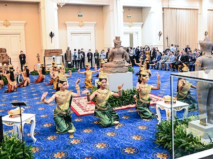 كمبوديا تحتفي باستعادة القطع الفنية المسروقة. 17 مارس 2023 - AFP