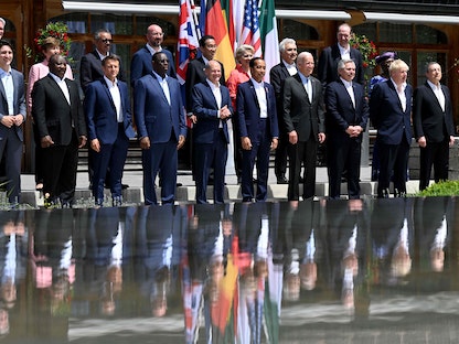 صورة لزعماء دول مجموعة السبع وزعماء دول تم دعوتهم لحضور القمة في قلعة إلماو، جنوب ألمانيا - 27 يونيو 2022 - AFP