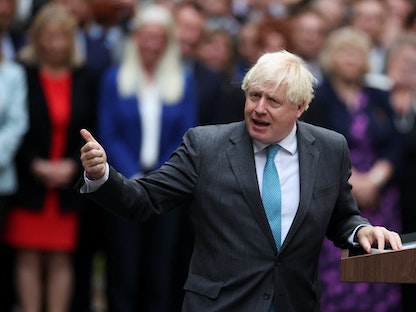 رئيس الوزراء البريطاني المنتهية ولايته بوريس جونسون يلقي خطابه الوادعي أمام مقر الحكومة في 10 داونينج ستريت، لندن، 6 سبتمبر 2022. - REUTERS