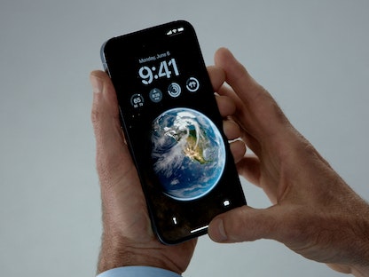 جانب من استعراض لنظام "iOS 16" خلال مؤتمر "WWDC 2022" - 06 يونيو 2022 - via REUTERS