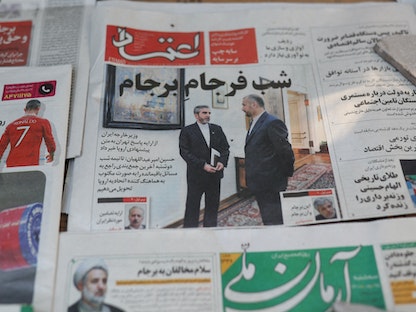 آخر تطورات مفاوضات إحياء الاتفاق النووي المبرم في عام 2015  تتصدر الصحف الإيرانية. 16 أغسطس 2022 - REUTERS