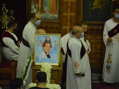 جانب من جنازة الفنان المصري المنتصر بالله - الشرق