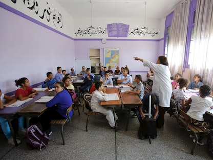 طلاب أثناء حصة دراسية في مدرسة الوداية الابتدائية بالعاصمة المغربية الرباط. 15 سبتمبر 2015 - REUTERS