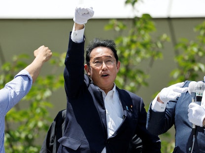 رئيس الوزراء الياباني فوميو كيشيدا خلال تجمع انتخابي بمدينة كاواساكي - 24 يونيو 2022 - REUTERS