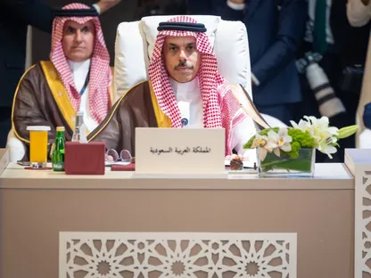 اتصالات خليجية لخفض التصعيد وحماية الملاحة في هرمز وباب المندب