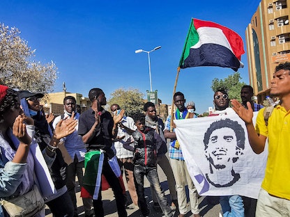 احتجاجات في العاصمة السودانية الخرطوم للمطالبة بسلطة مدنية انتقالية - 4 يناير 2022 - AFP