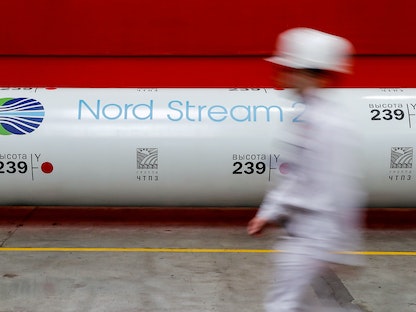 شعار مشروع خط أنابيب الغاز "نورد ستريم 2" على أنبوب في مصنع تشيليابينسك في روسيا، 26 فبراير 2020 - REUTERS