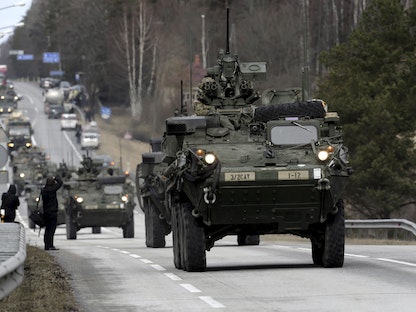 جنود من الجيش الأميركي في إستونيا ضمن عملية لحلف شمال الأطلسي، 22 مارس 2015. - REUTERS