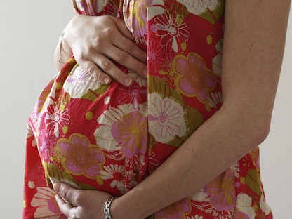 عمليات الولادة القيصرية تزيد من خطر إصابة المرأة بمشكلات صحية في المشيمة - REUTERS
