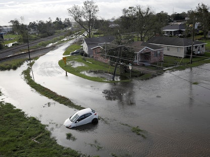 شوارع غمرتها المياه بعد أن ضرب إعصار أيدا اليابسة في لويزيانا، الولايات المتحدة - 30 أغسطس 2021 2021 - REUTERS