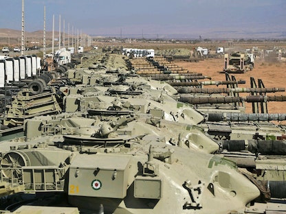 جانب من المناورات العسكرية الإيرانية بالقرب من الحدود الأذربيجانية - 1 أكتوبر 2021 - AFP