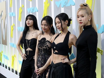 فرقة "بلاك بينك" يحضرن حفل MTV VMAs في نيوجيرسي بالولايات المتحدة. 28 أغسطس 2022 - AFP