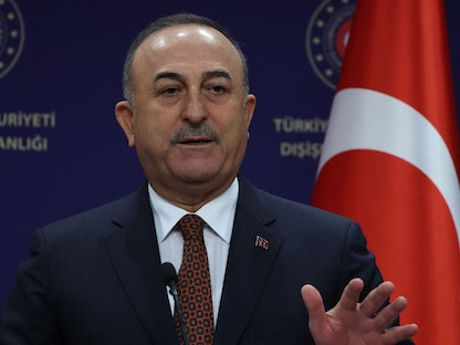 وزير الخارجية التركي مولود جاويش أوغلو يدلي ببيان صحافي بعد لقائه مع نظيره التايلاندي في أنقرة. 26 يناير 2023 - AFP