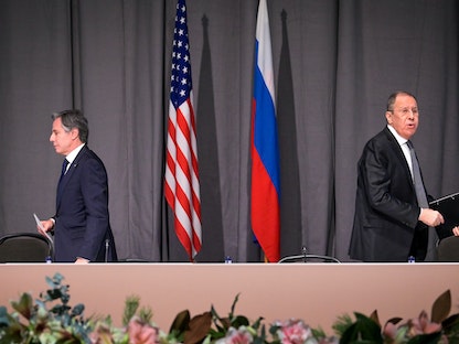 وزيرا خارجية أميركا أنتوني بلينكن وروسيا سيرجي لافروف عقب اجتماع في ستوكهولم، 2 ديسمبر 2021 - REUTERS