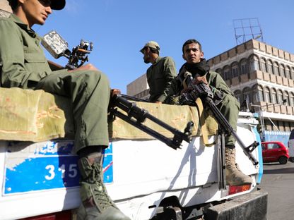 مقاتلون حوثيون في العاصمة اليمنية صنعاء. 8 فبراير 2024 - Reuters