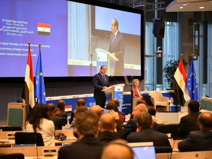 الرئيس المصري عبد الفتاح السيسي خلال مشاركته في الحدث الاقتصادي المصاحب للقمة المصرية الأوروبية في بروكسل، بلجيكا، 22 أكتوبر 2025 - facebook/Egy.Pres.Spokesman