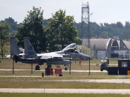 طائرة F-15C Eagle تابعة للقوات الجوية الأميركية على مدرج قاعدة "لاكنهيث" التابعة لسلاح الجو الملكي البريطاني شرق بريطانيا. 15 يونيو 2020 - AFP