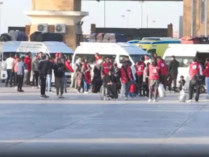 معبر رفح يعود إلى العمل "بشكل محدود" أمام حركة الأفراد بين مصر وقطاع غزة