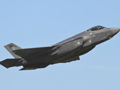 مقاتلة طراز F-35 تحلق خلال مناورات جوية في قاعدة "سبانجدالم" الأميركية قرب الحدود الألمانية البلجيكية، ألمانيا. 14 يونيو 2023 - REUTERS