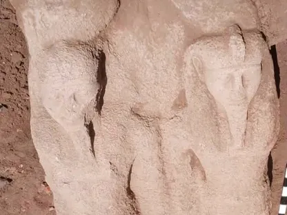 مصر.. الكشف عن تمثال ضخم ربما يصور الملك رمسيس الثاني