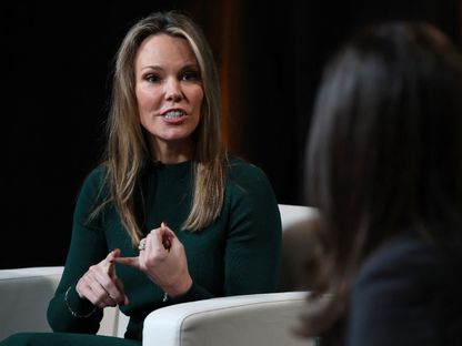 ويندي ماكماهون، الرئيس التنفيذي لشبكة CBS NEWS، تتحدث خلال فعالية أكسيوس بي إف دي في مدينة نيويورك، الولايات المتحدة، 12 أكتوبر 2023 - Reuters