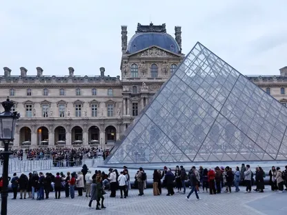 فرنسا.. فتح أبواب متحف اللوفر "جزئياً" رغم استمرار إضراب الموظفين