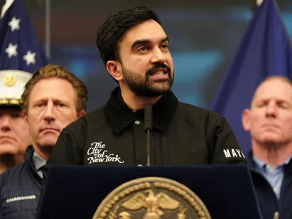 ممداني يدعو إلى زيادة الضرائب 2% على أثرياء نيويورك: نقف على حافة الهاوية