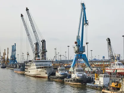 موانئ إيران.. خسائر محتملة بعد الحصار الأميركي