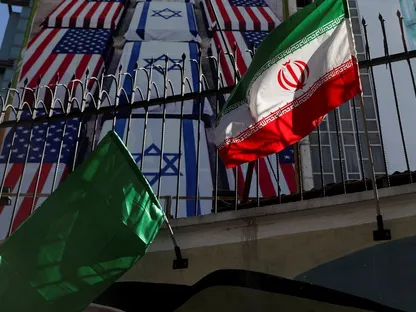 وسط تحذيرات متبادلة وتأهب عسكري.. ترمب يشيد بـ"جدية" إيران في مساعي التفاوض