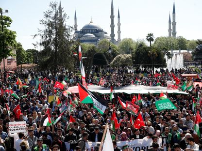 تظاهرات معارضة للحرب الإسرائيلية على قطاع غزة في مدينة إسطنبول. 21 أبريل 2024 - REUTERS